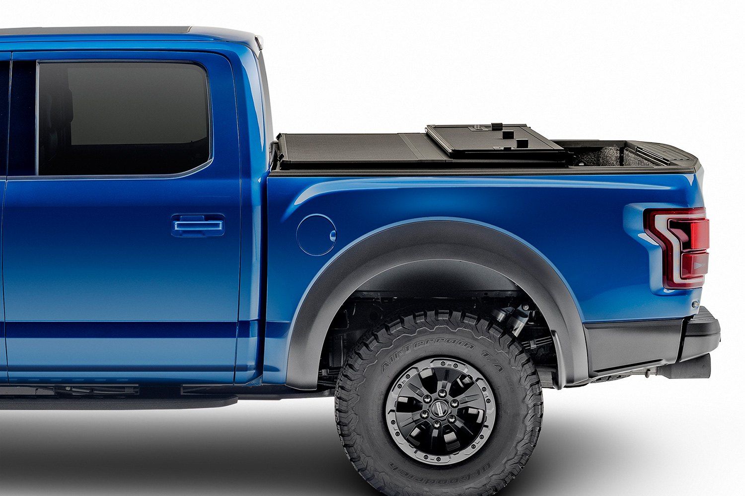 Extang® • 83895 • Solid Fold 2.0 • Hard Tri-Fold Tonneau Cover • Jeep Gladiator 5' 20-23 w/out Trail Rail System