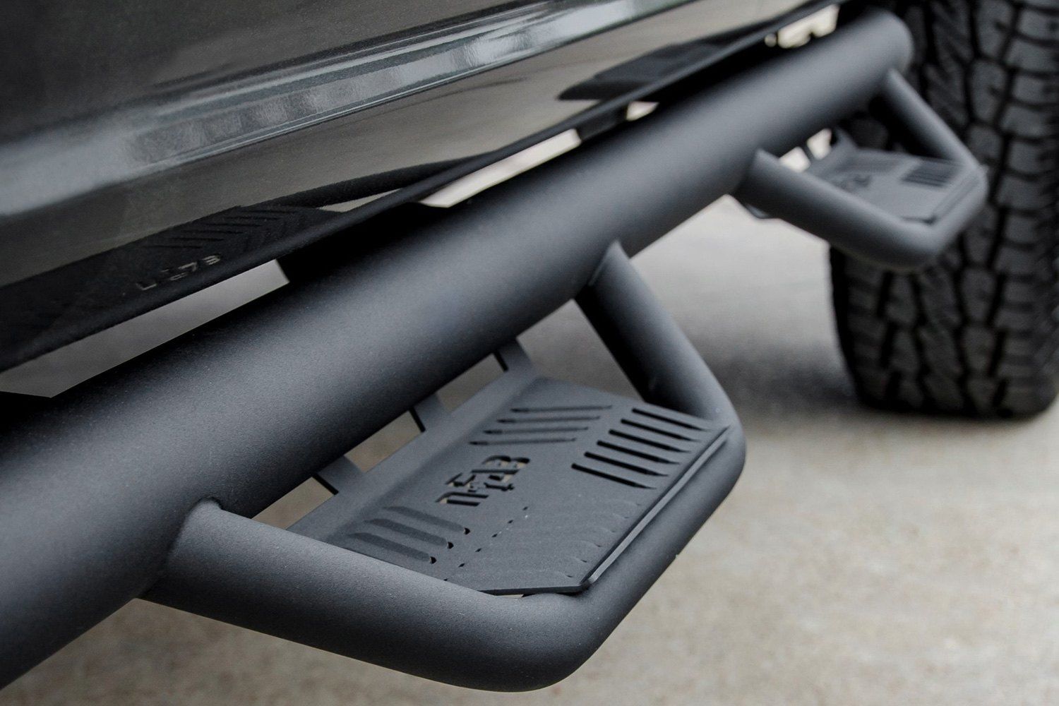 N-Fab® • HPT1580CC-TX • Podium LG • Side Steps • Toyota Tacoma 05-22